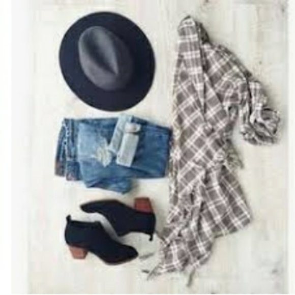 Pick Your Own PLUS SIZE Mystery Box --> 1X . 2X . 3X - Picture 3 of 4